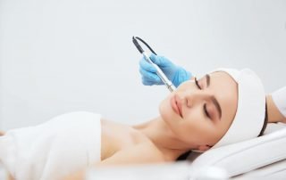 What Are the Top Benefits Of Facial Microdermabrasion?