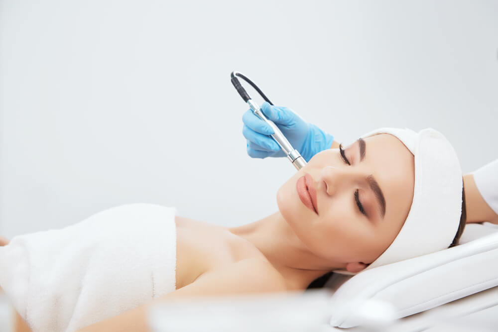What Are the Top Benefits Of Facial Microdermabrasion?