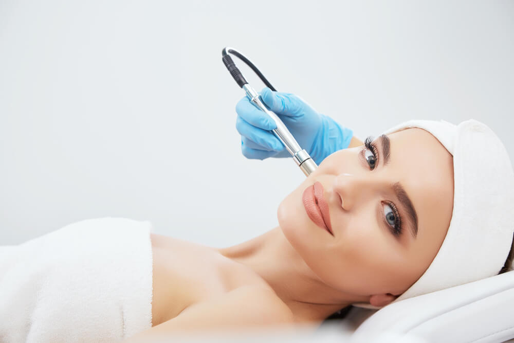 What Are the Top Benefits Of Facial Microdermabrasion?